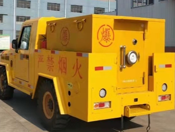 灌云凯龙爆破器材运输车：保障爆破任务的安全运行
